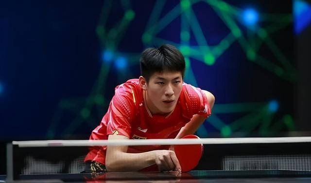 爱游戏APP-关于橄榄球赛场再起风云：川蜀鲨队队惊险晋级河套独角兽队，赛场气氛火爆主场山呼海啸的信息